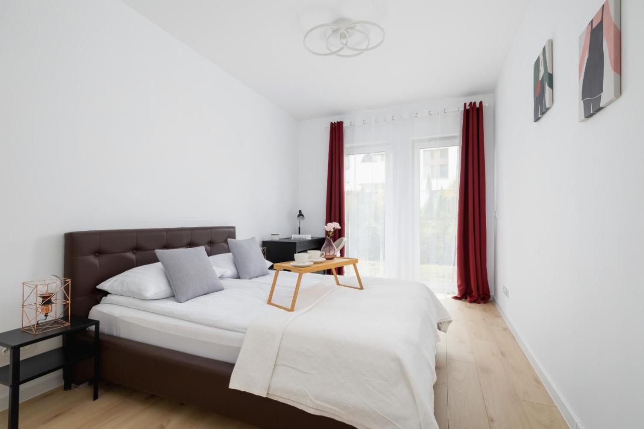 Stylish With Parking In By Renters *