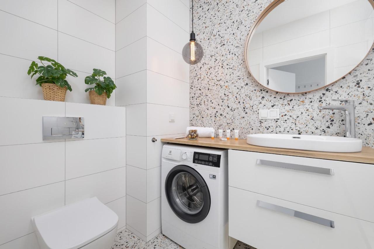 Stylish With Parking In By Renters Apartment