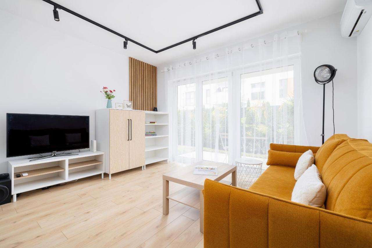 Stylish With Parking In By Renters