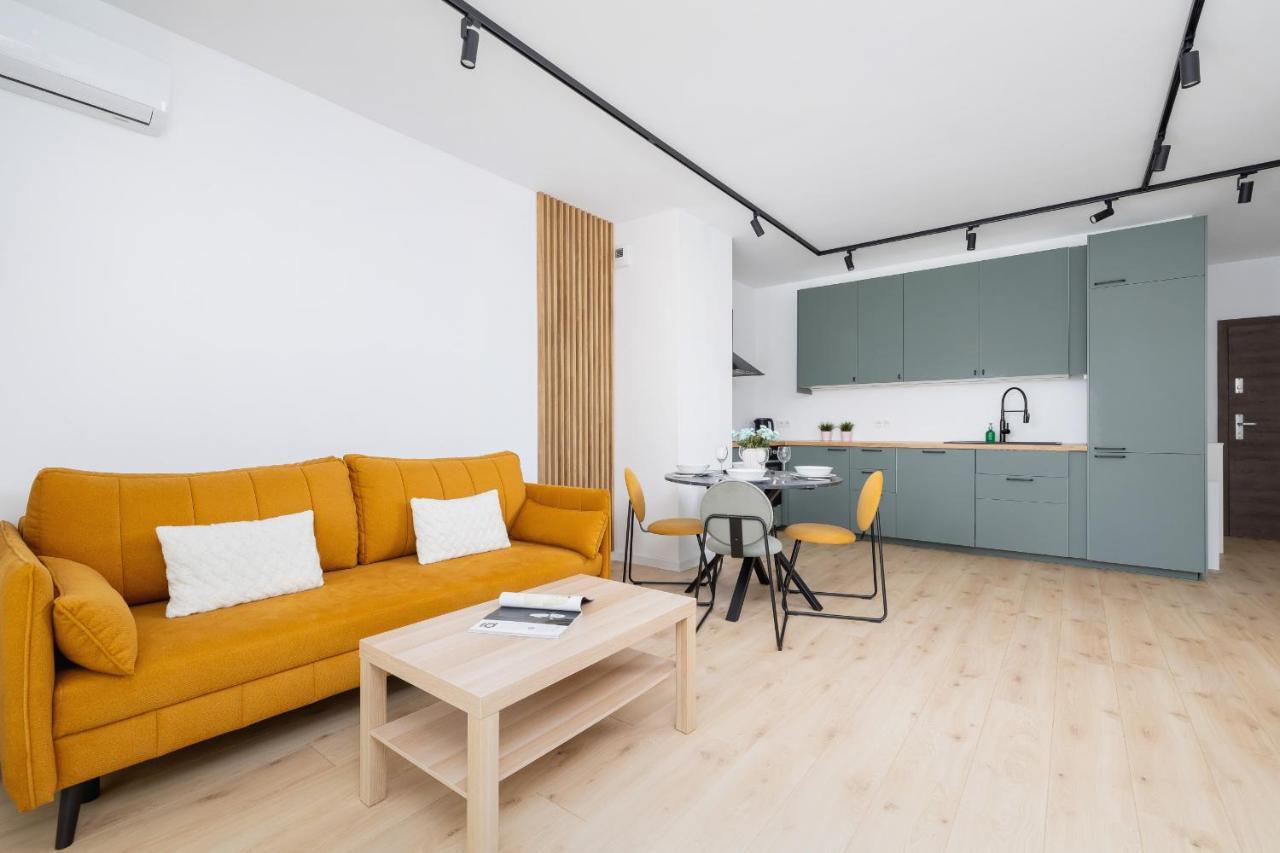 Stylish With Parking In By Renters Apartment