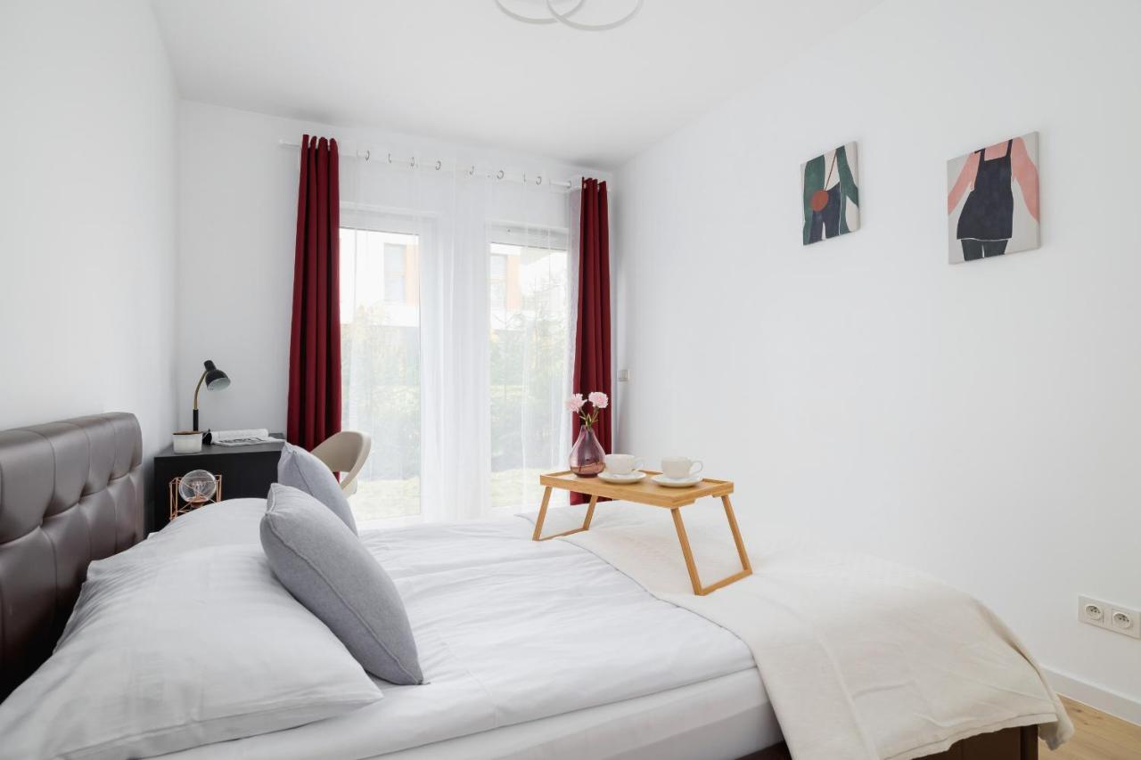 Stylish With Parking In By Renters